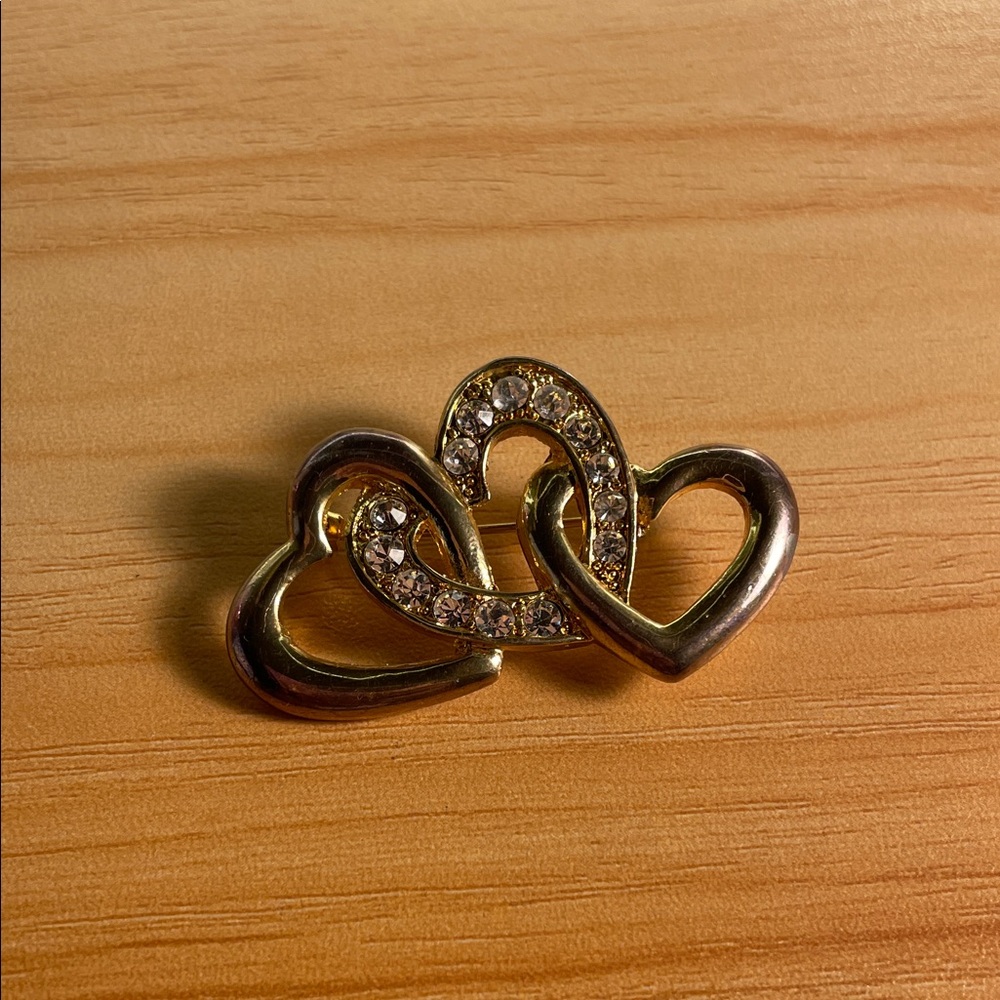 Elegant triple Heart Crystal Brooch Pin in Gold-Tone